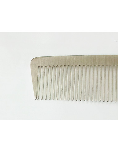 Dinți fini din metal – precizie perfectă pentru tunsori profesionale